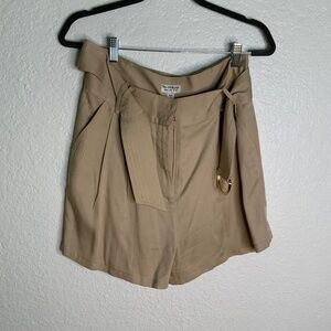Beige short